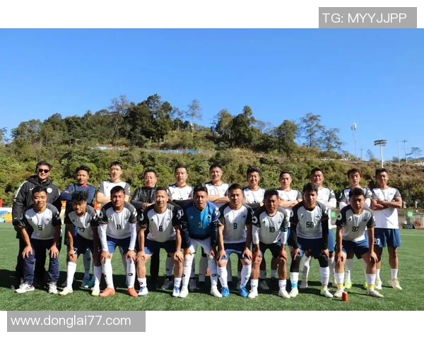 何俊逸的足球之路：从青涩少年到职业球员的成长故事